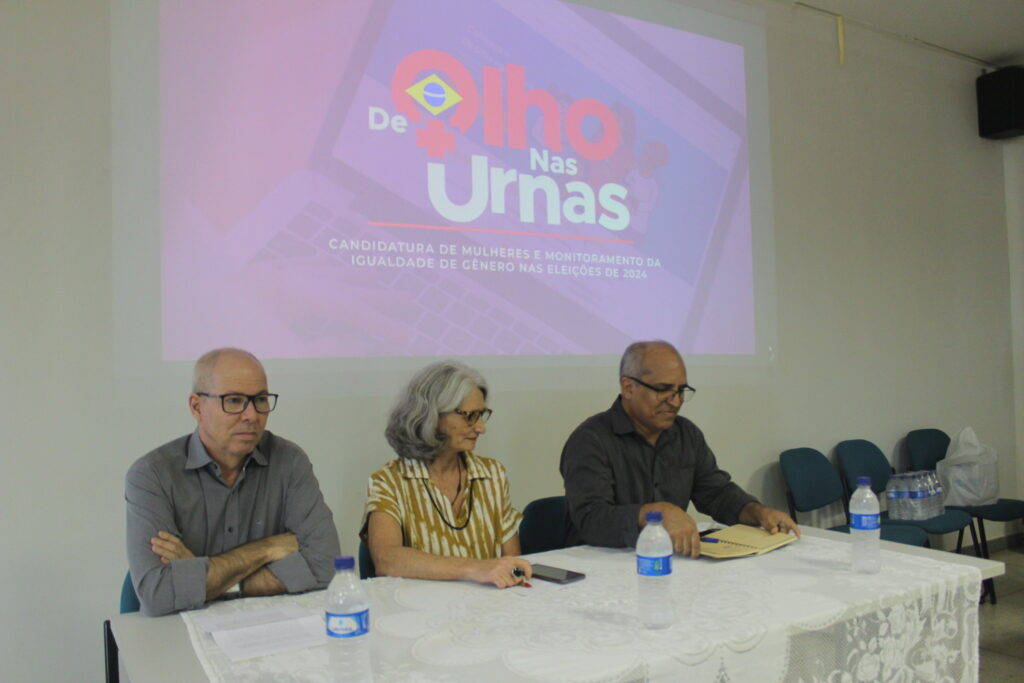 Professores João da Cruz, Helena Esser e Dijaci Oliveira (Foto de João Carvalho)